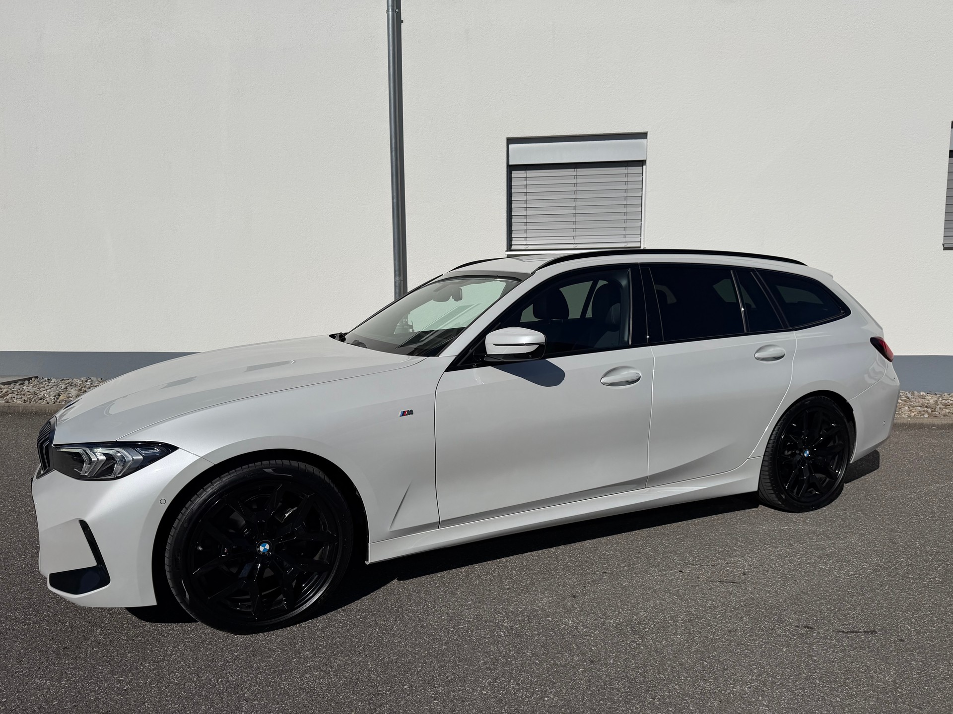 BMW 320d xDrive 48V Touring Steptronic M Sport-image-11