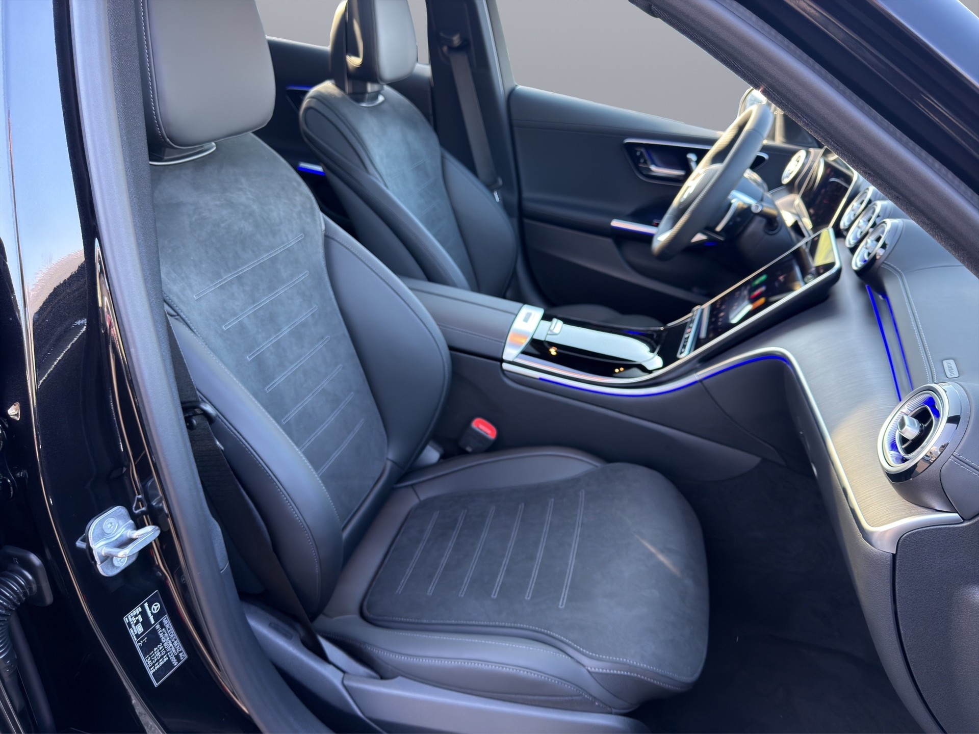 MERCEDES-BENZ C-Klasse S206 Kombi C 220 d Swiss Star AMG Line 4matic-image-15