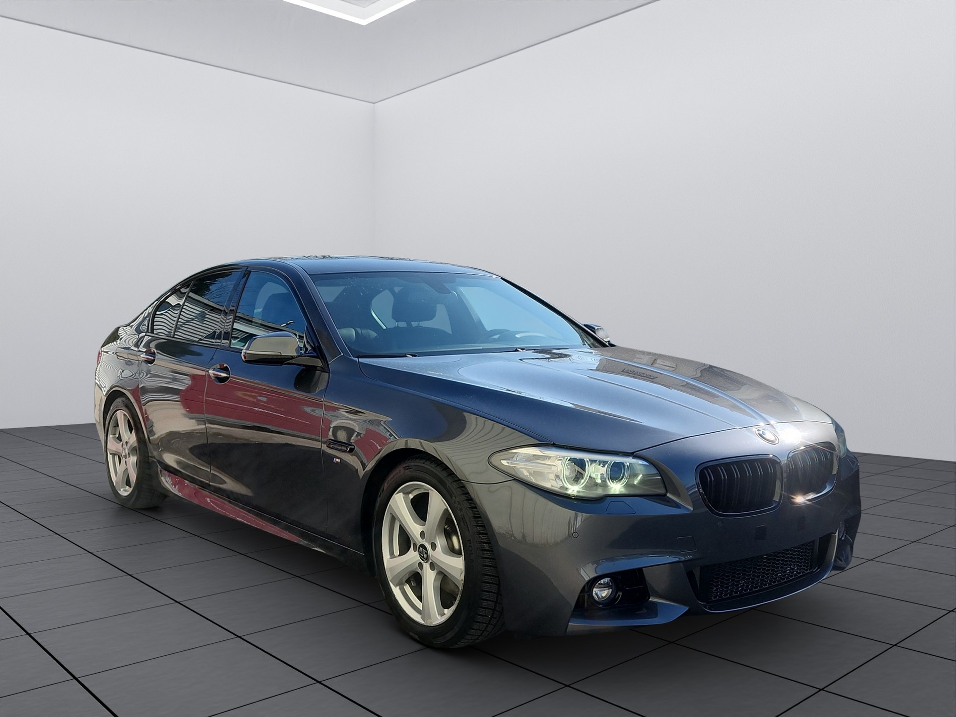 BMW 520d xDrive Luxury Line Steptronic-showroom-element-2