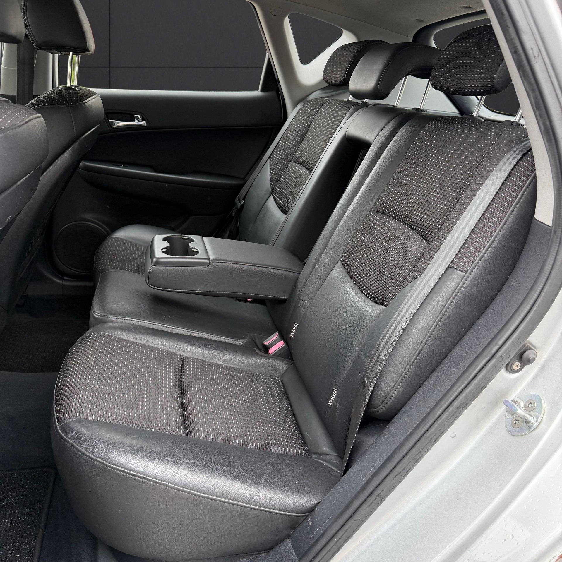 HYUNDAI i30 2.0 Premium-image-16