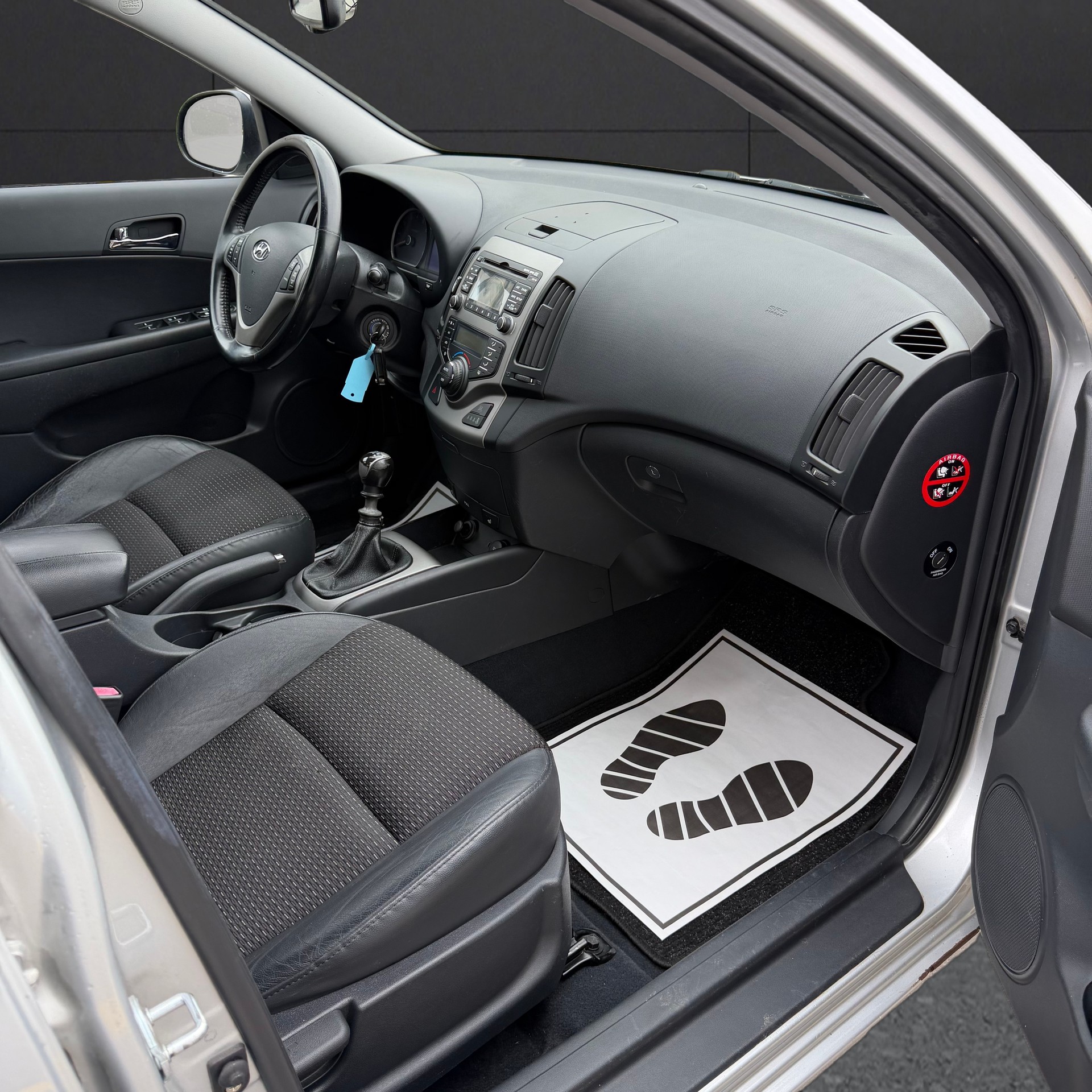 HYUNDAI i30 2.0 Premium-image-12