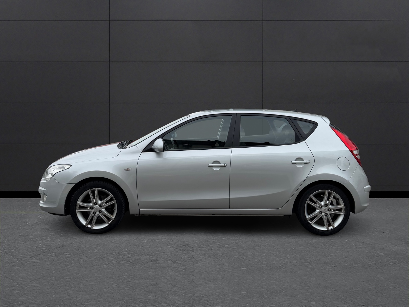 HYUNDAI i30 2.0 Premium-showroom-element-2