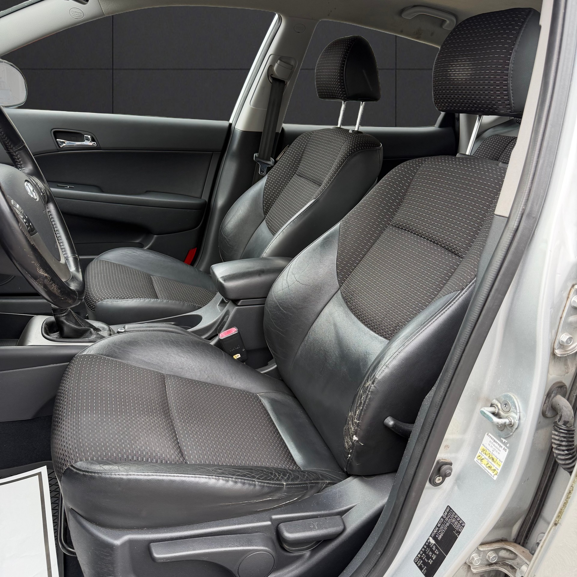 HYUNDAI i30 2.0 Premium-image-8