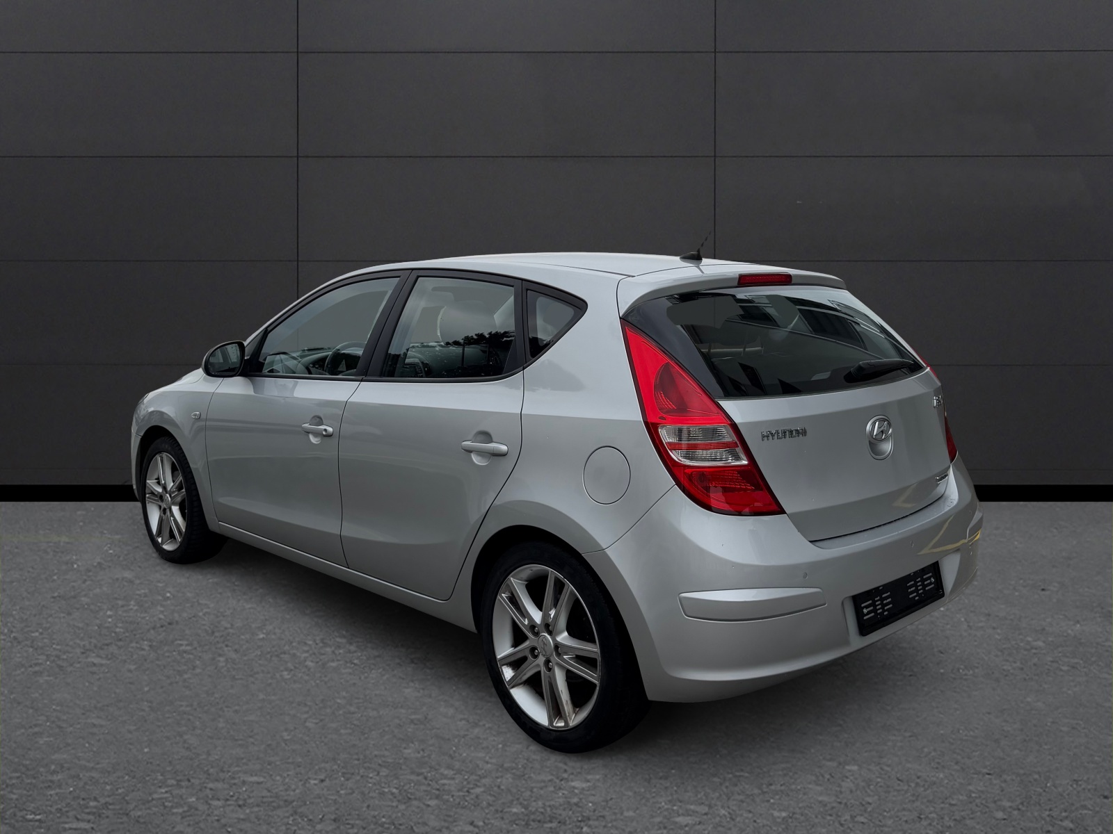 HYUNDAI i30 2.0 Premium-showroom-element-3