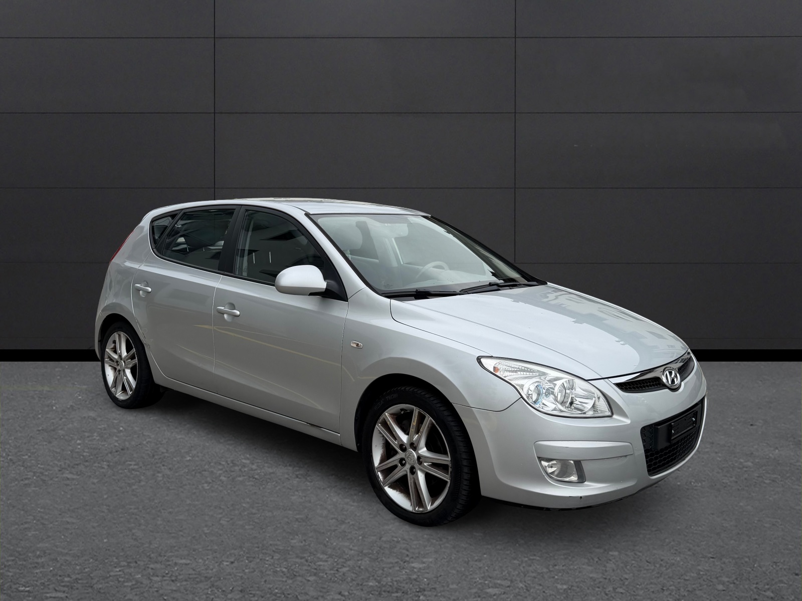 HYUNDAI i30 2.0 Premium-image-4