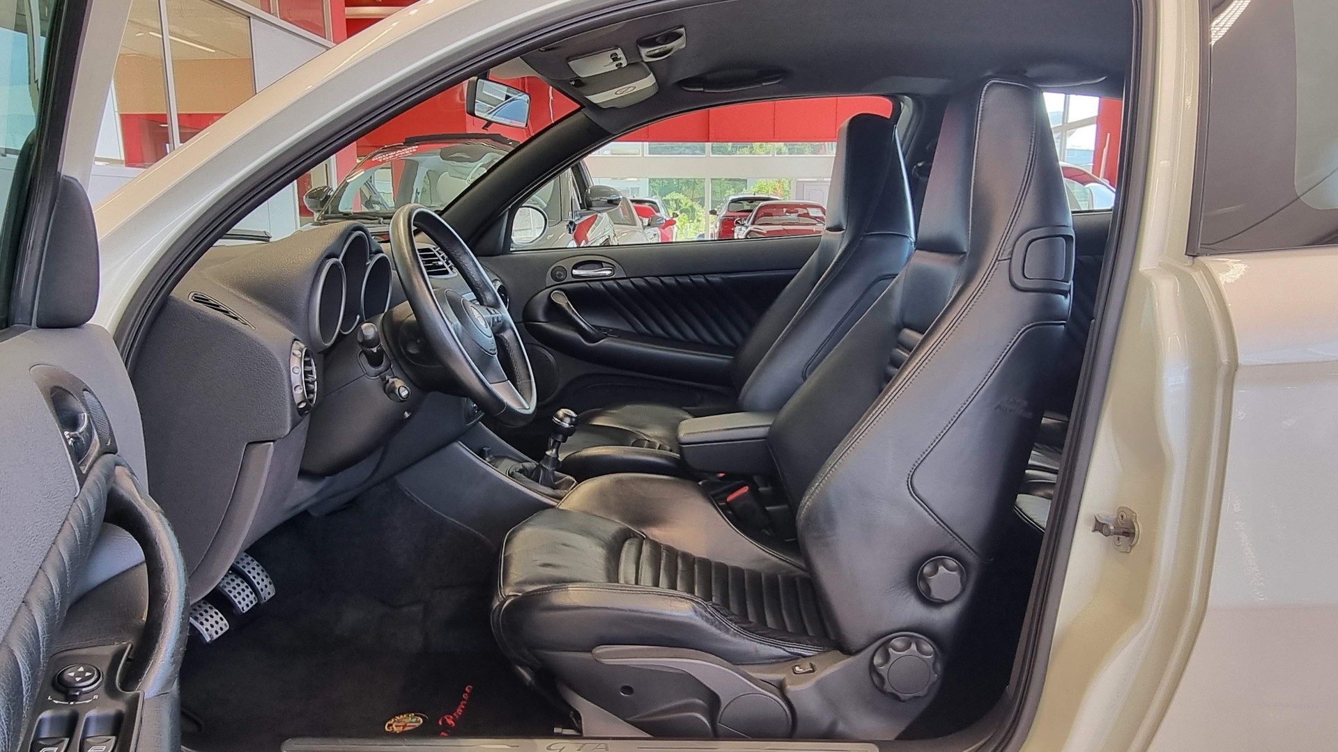 ALFA ROMEO 147 3.2 GTA-image-12