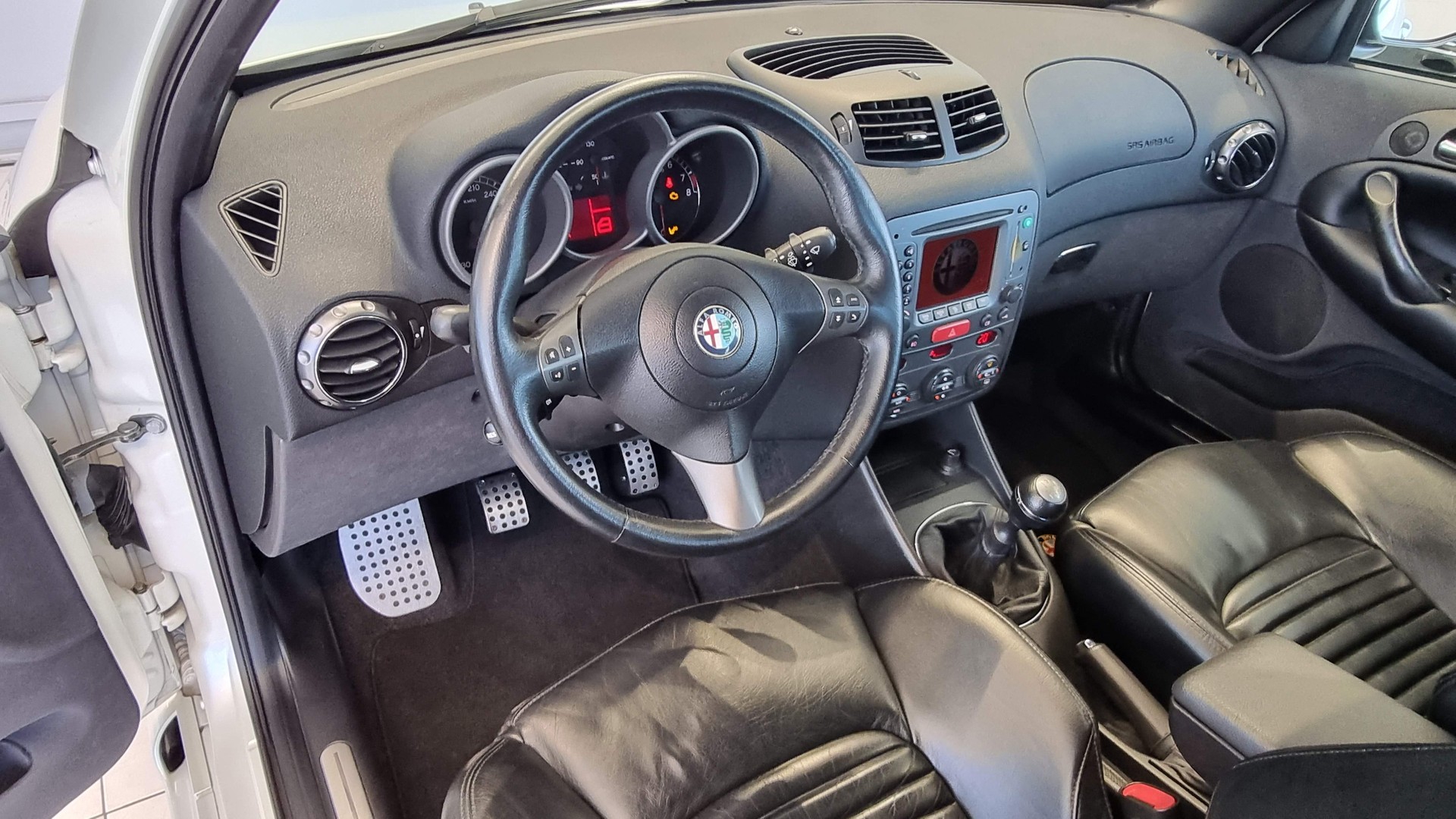 ALFA ROMEO 147 3.2 GTA-image-13