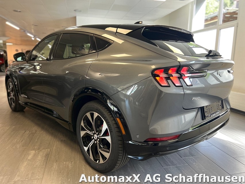 FORD Mustang Mach-E Premium AWD-image-3