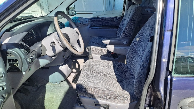 CHRYSLER Voyager 2.4 SE-image-12