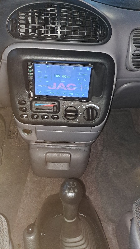 CHRYSLER Voyager 2.4 SE-image-9