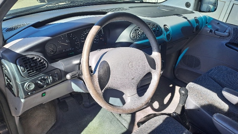 CHRYSLER Voyager 2.4 SE-image-11