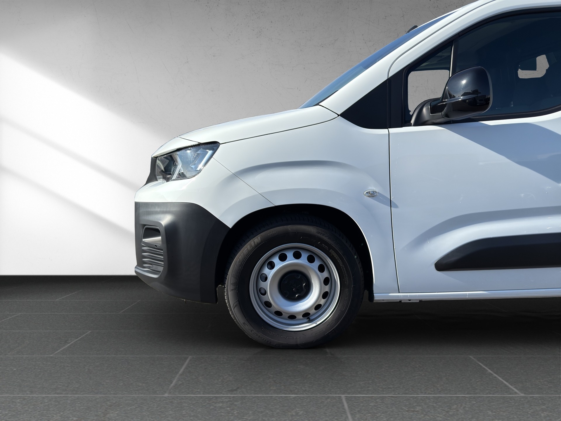 PEUGEOT e-Partner 50kWh Pro-image-12