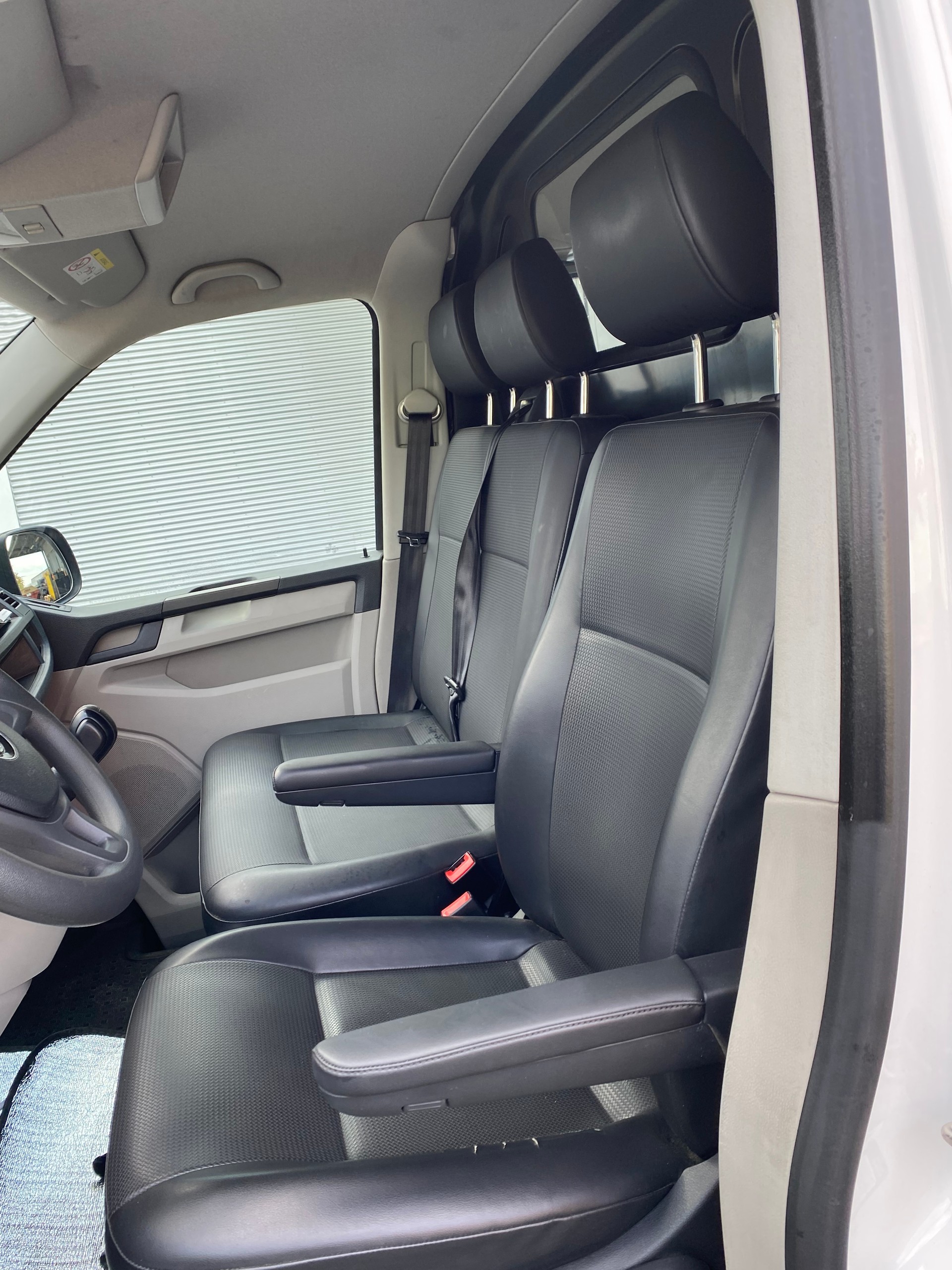 VW T6 2.0 TDI Tranporter-image-7