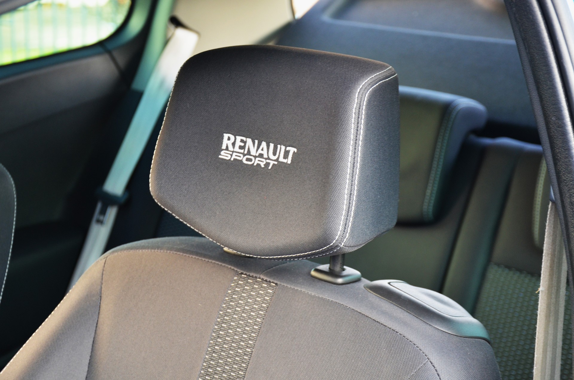 RENAULT Clio 2.0 16V Sport-image-15