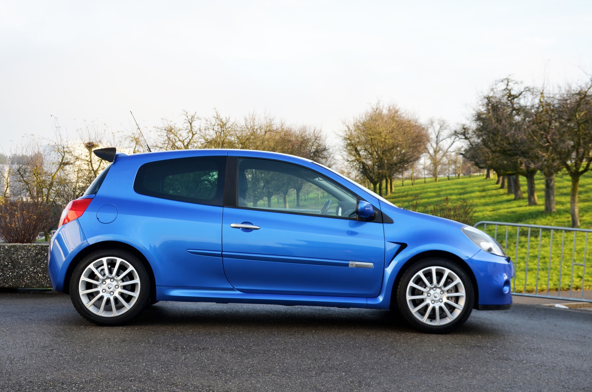 RENAULT Clio 2.0 16V Sport-image-2