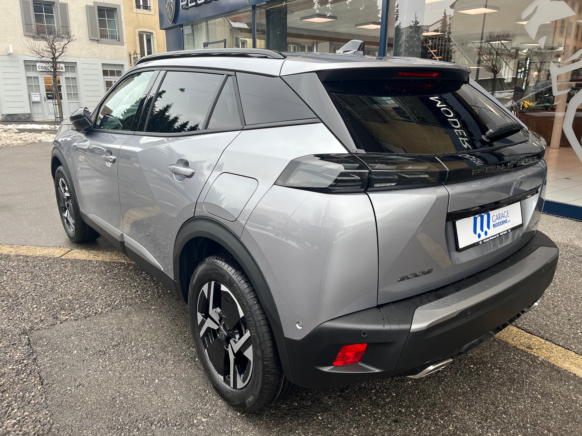 PEUGEOT 2008 1.2 Hybrid Allure Premium-image-5