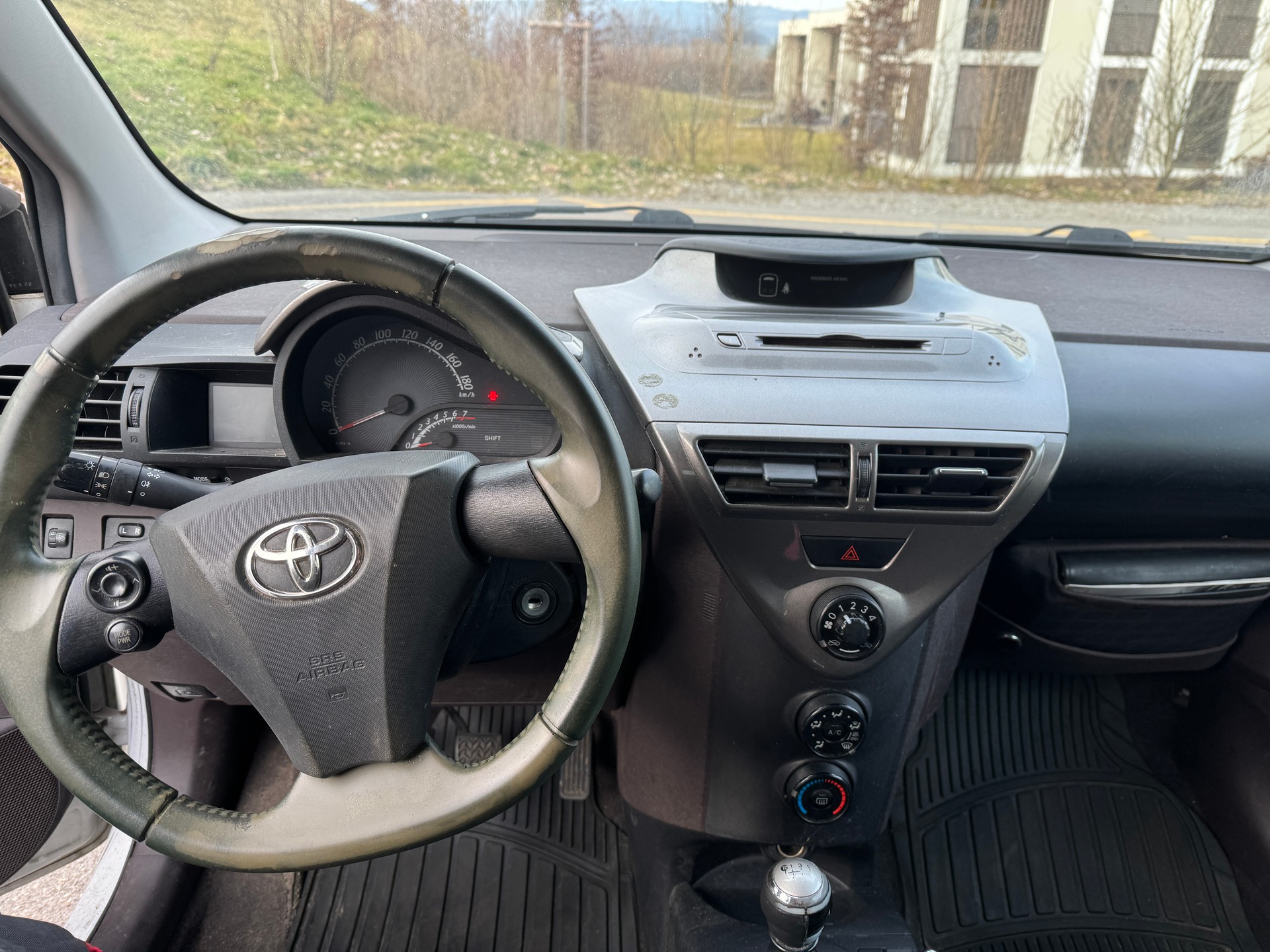 TOYOTA iQ 1.0 VVT-i Eco-image-14