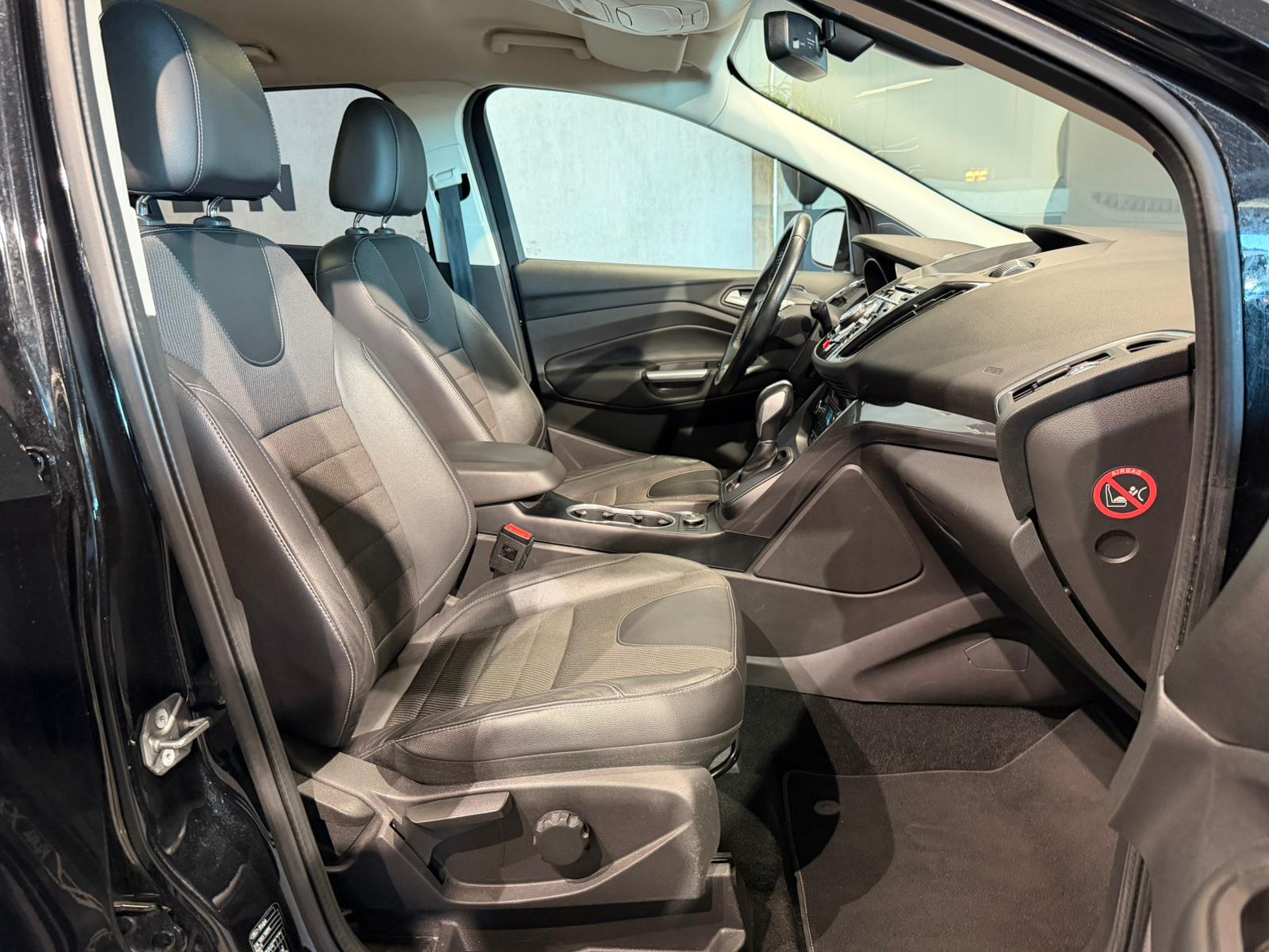 FORD Kuga 2.0 TDCi Titanium S 4WD PowerShift-image-14