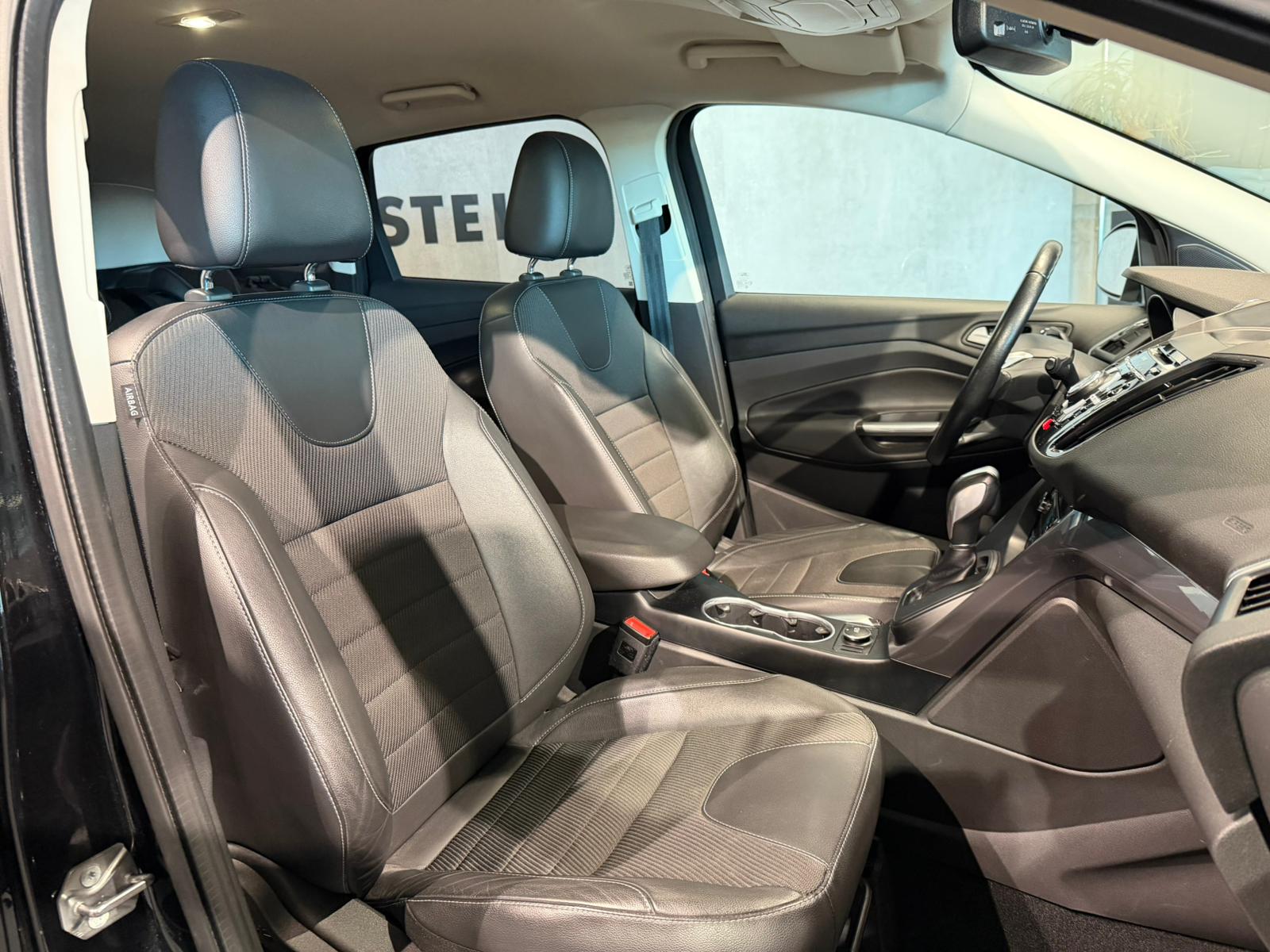 FORD Kuga 2.0 TDCi Titanium S 4WD PowerShift-image-13