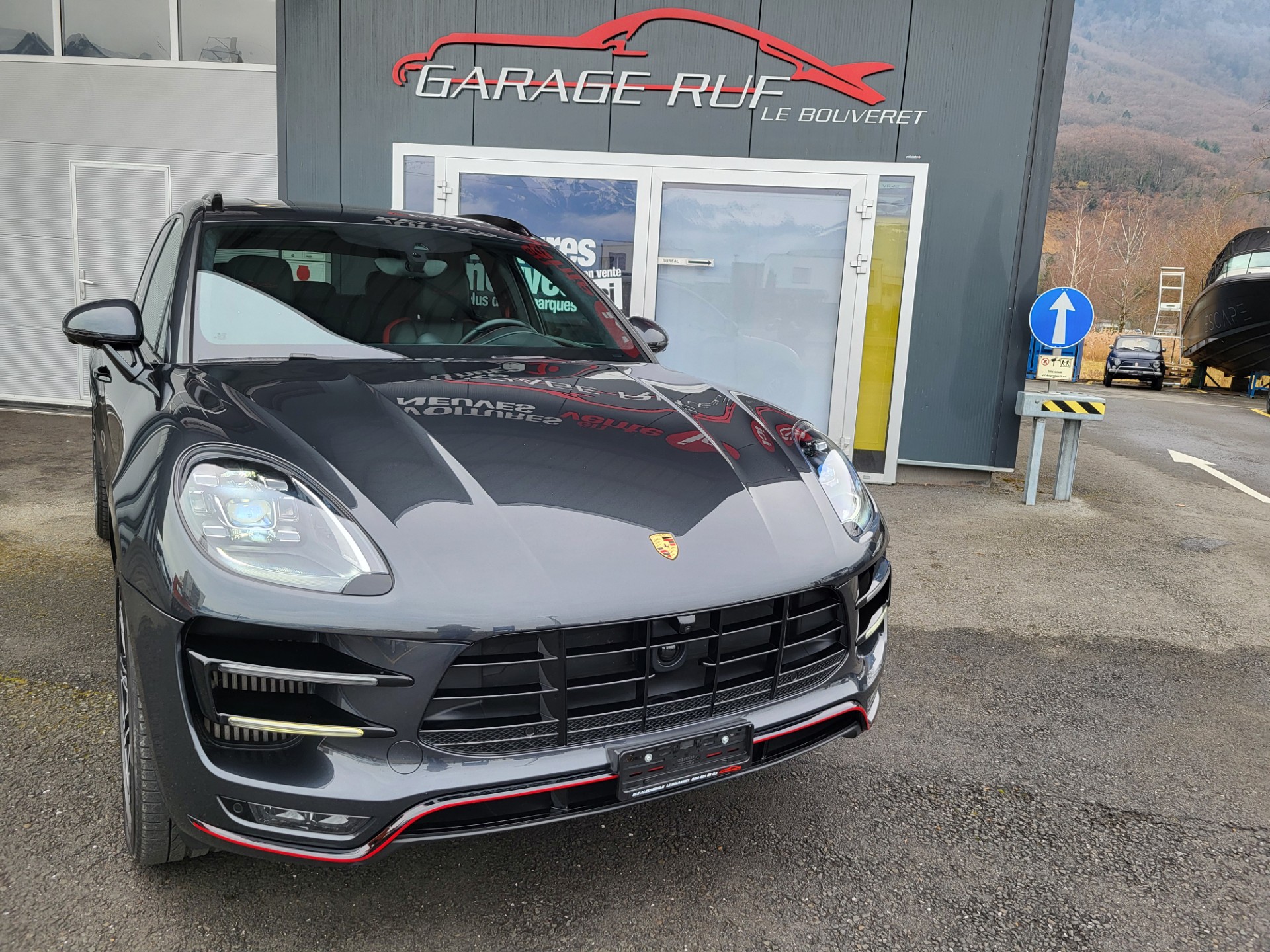 PORSCHE Macan Turbo Exclusive Performance Edition PDK-showroom-element-1