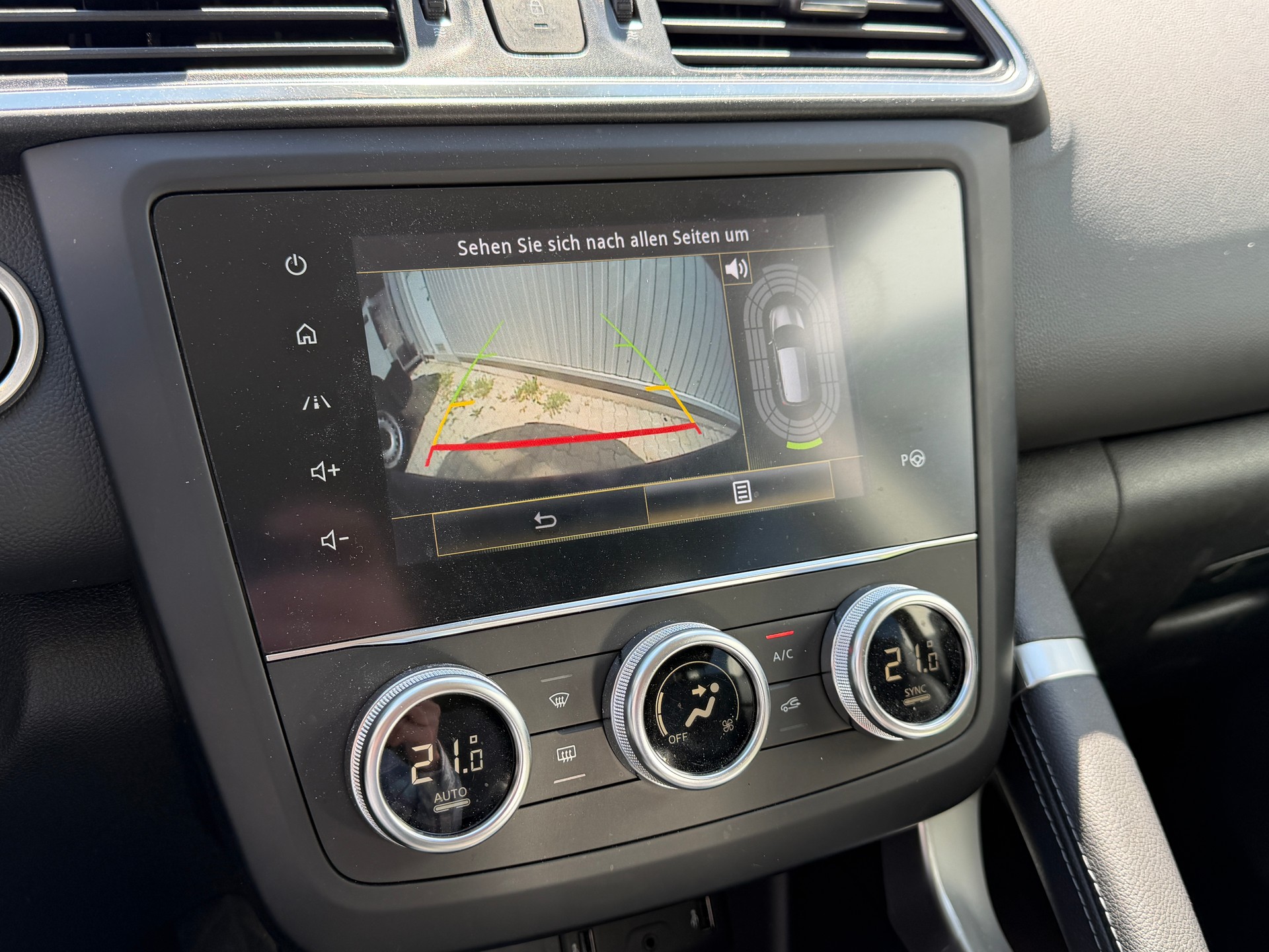 RENAULT Kadjar 1.3 TCe Black Edition EDC-image-15
