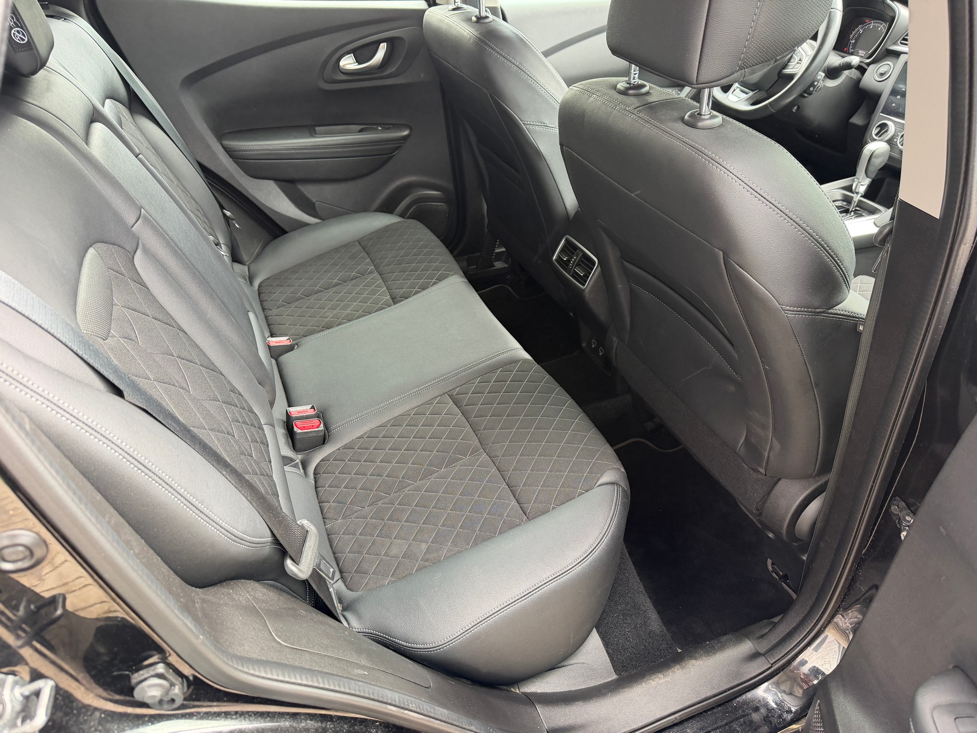 RENAULT Kadjar 1.3 TCe Black Edition EDC-image-13