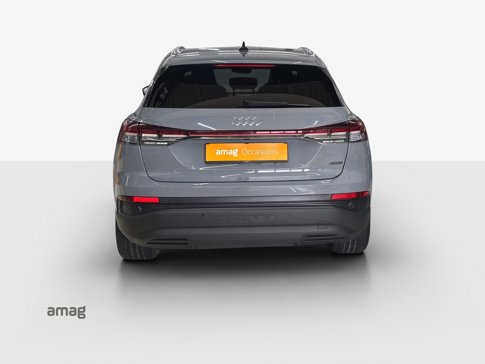 AUDI Q4 e-tron 45 quattro-showroom-element-3