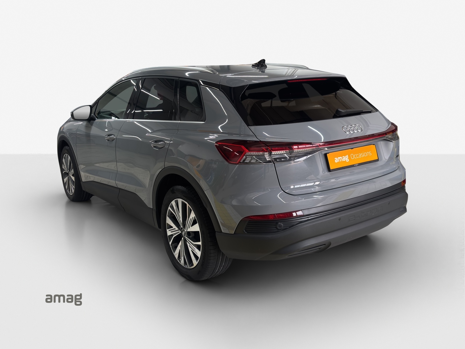 AUDI Q4 e-tron 45 quattro-showroom-element-2