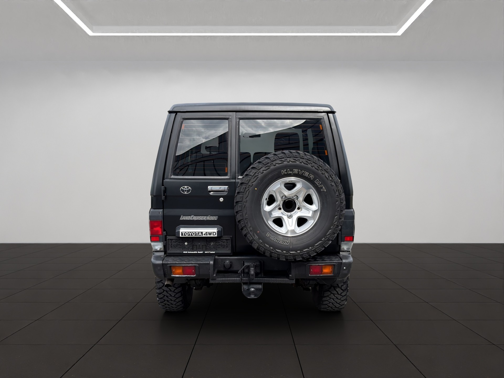 TOYOTA Land Cruiser 400 HdT 4.2 D-showroom-element-2