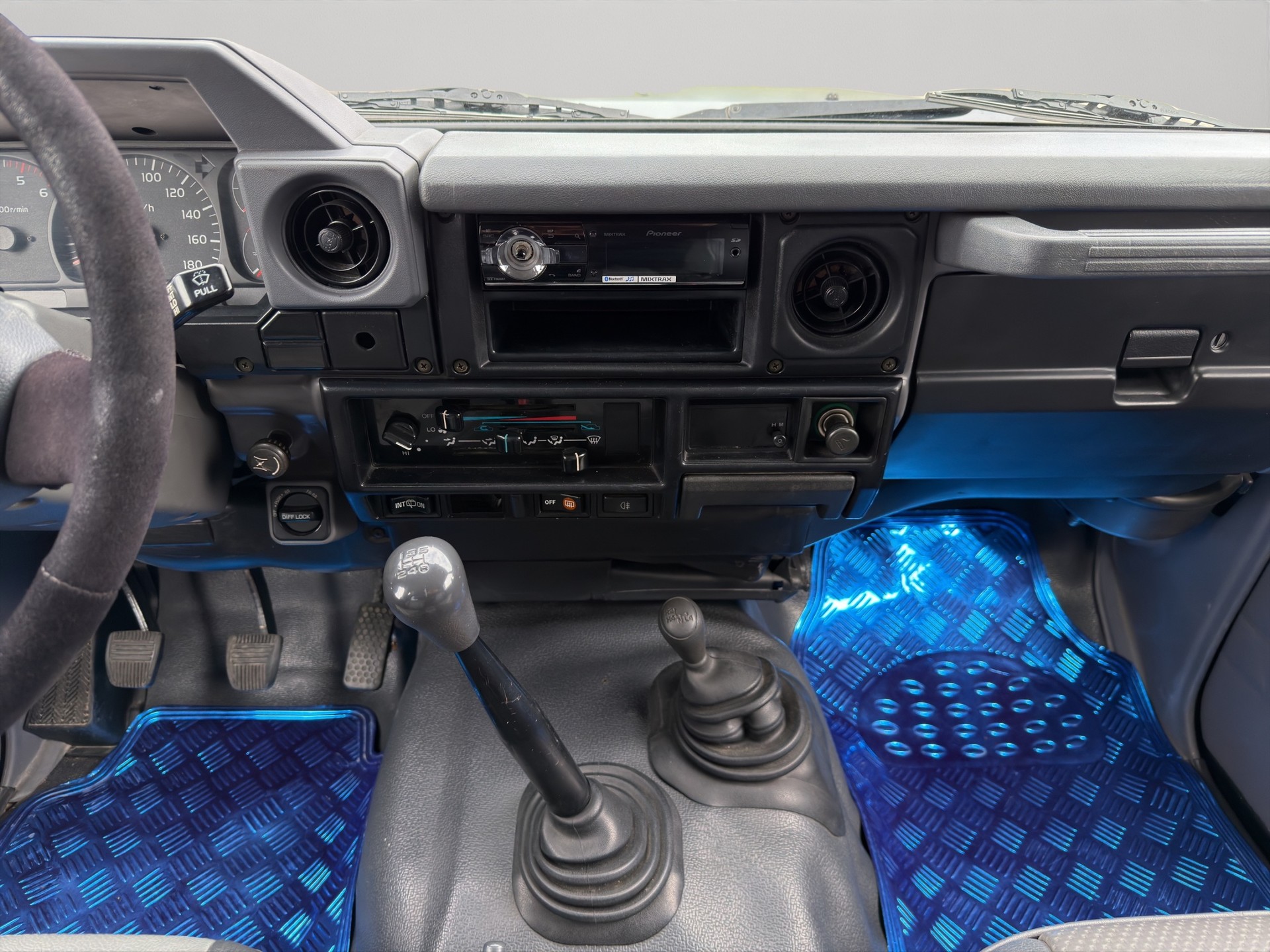 TOYOTA Land Cruiser 400 HdT 4.2 D-image-12