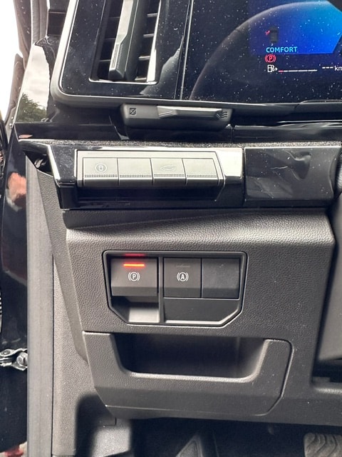 RENAULT Austral 1.2 HEV 200 Techno A-image-24