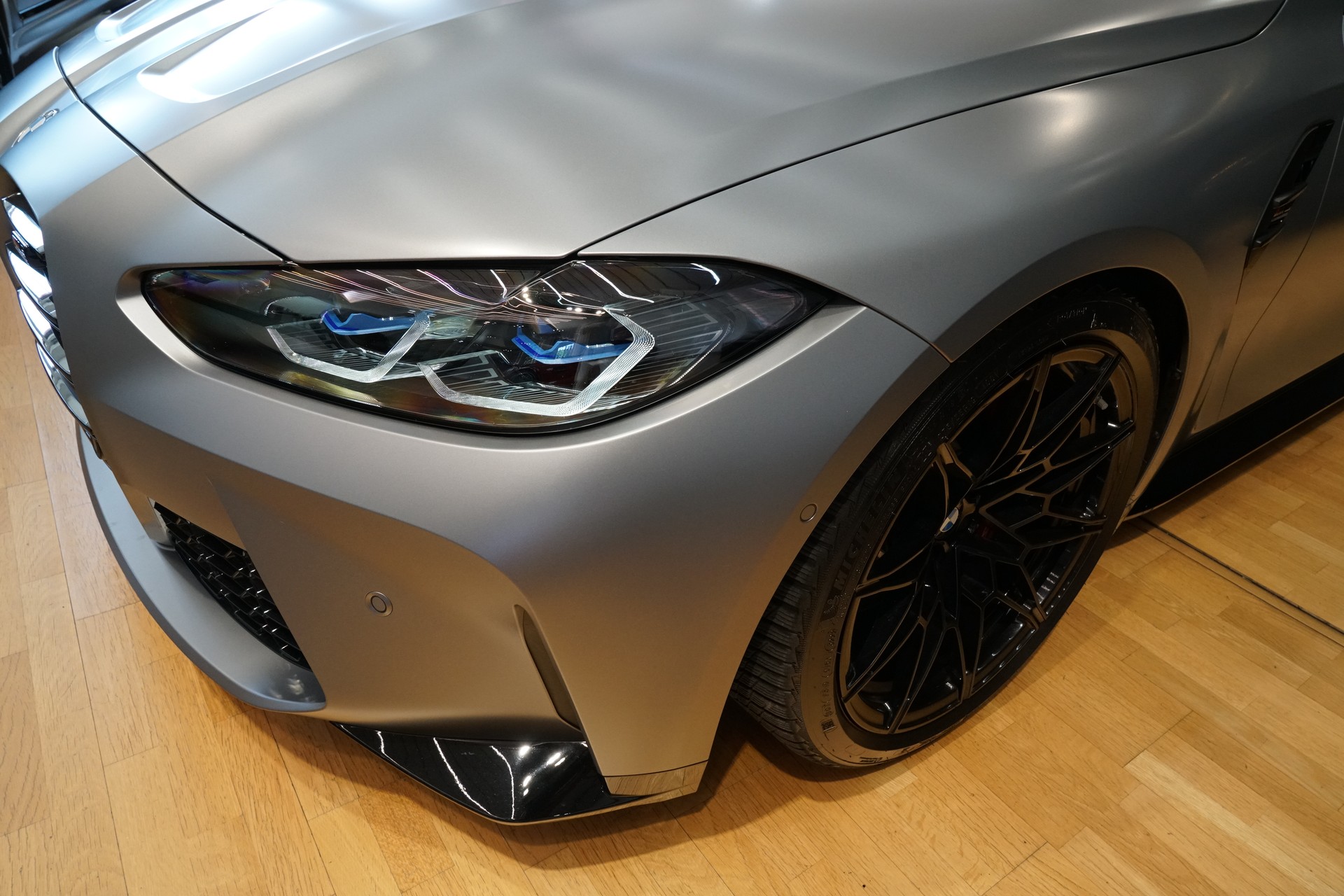 BMW M3 Touring xDrive Competition M Frozen Pure Grey-showroom-element-3