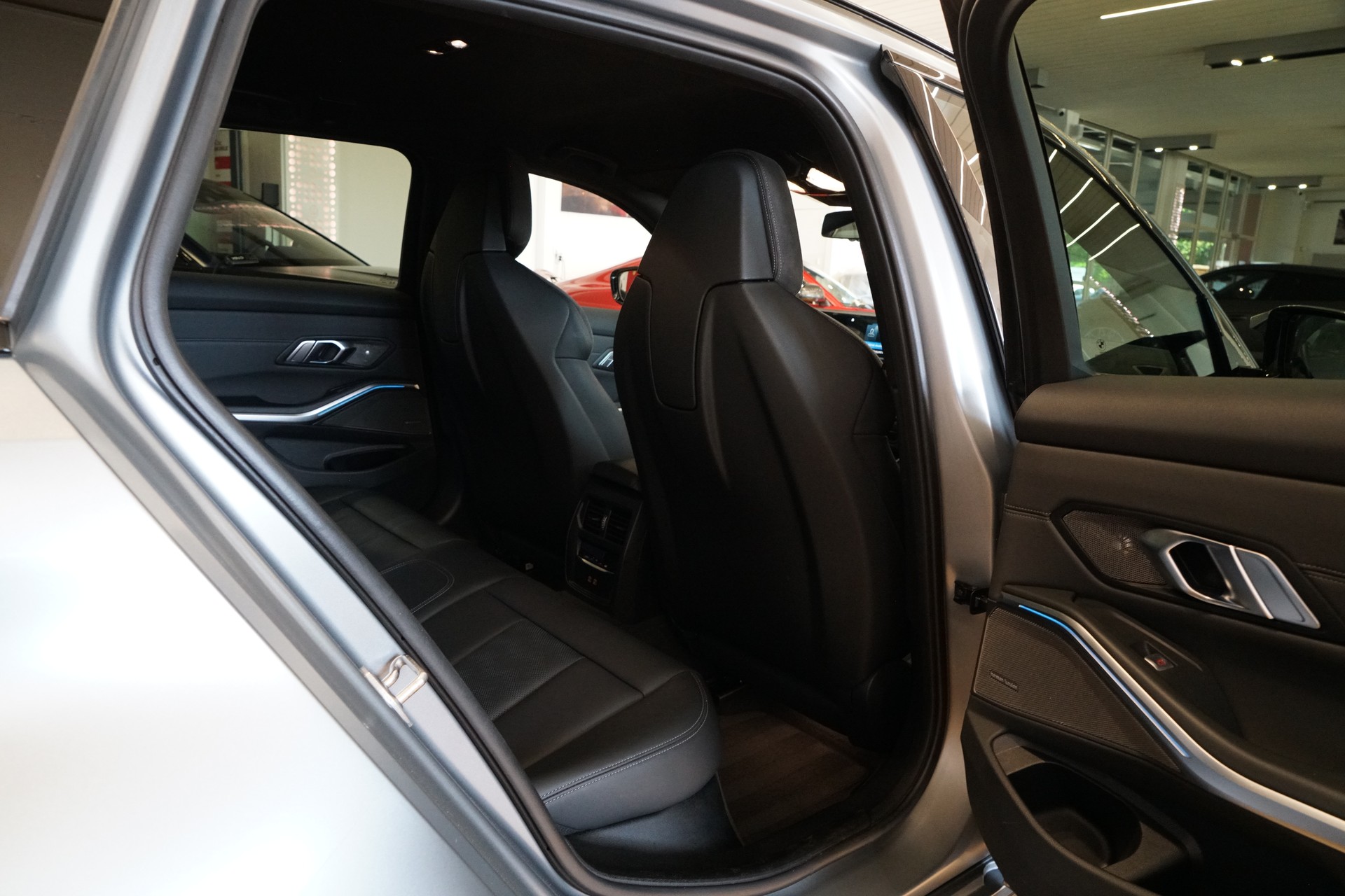 BMW M3 Touring xDrive Competition M Frozen Pure Grey-image-19