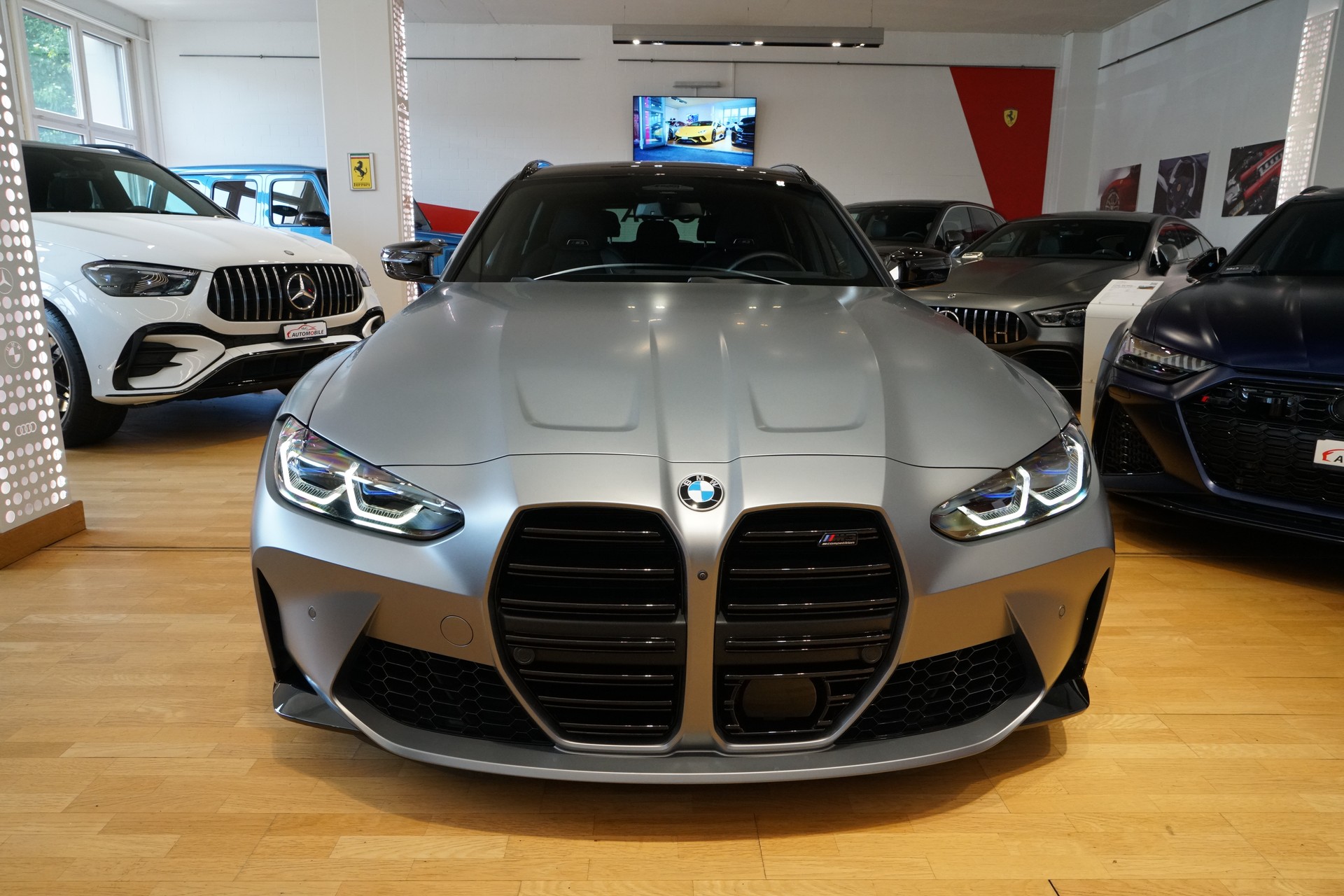 BMW M3 Touring xDrive Competition M Frozen Pure Grey-showroom-element-1