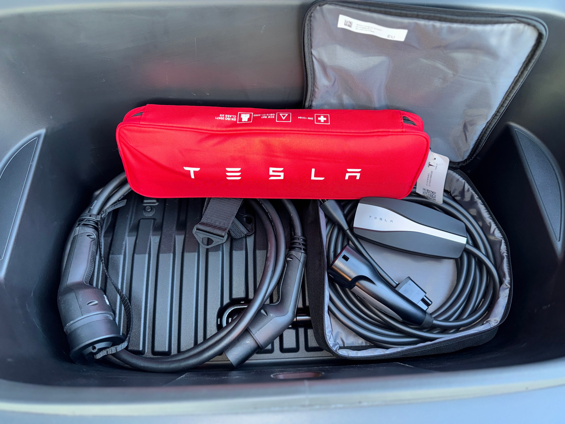 TESLA Model Y Long Range / Full Self Driving *RESERVIERT*-image-11