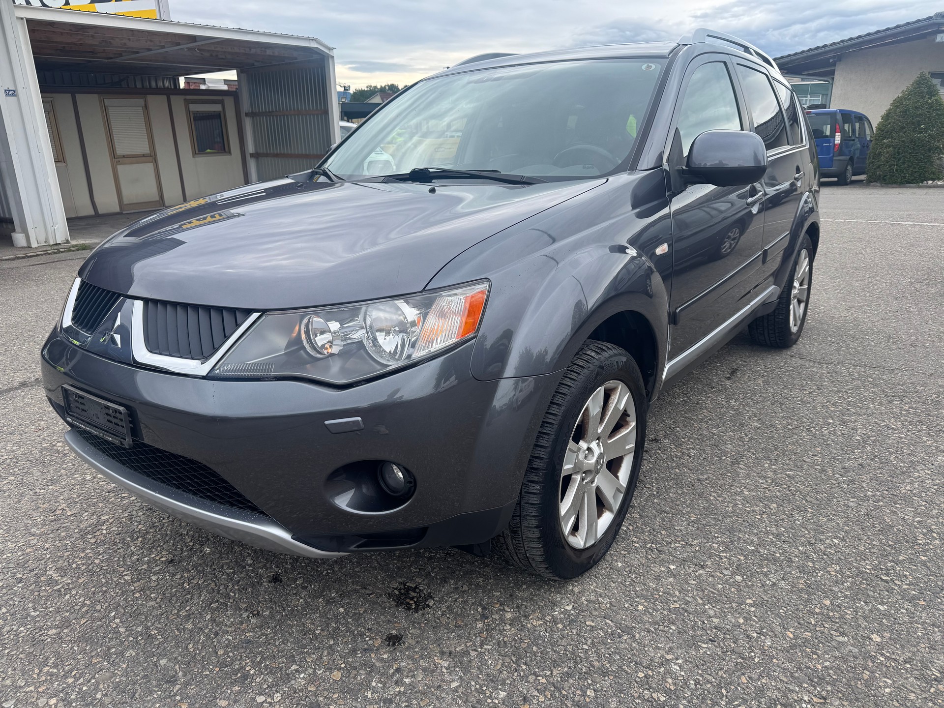 MITSUBISHI Outlander 2.2 DID Navigator 4WD-image-1