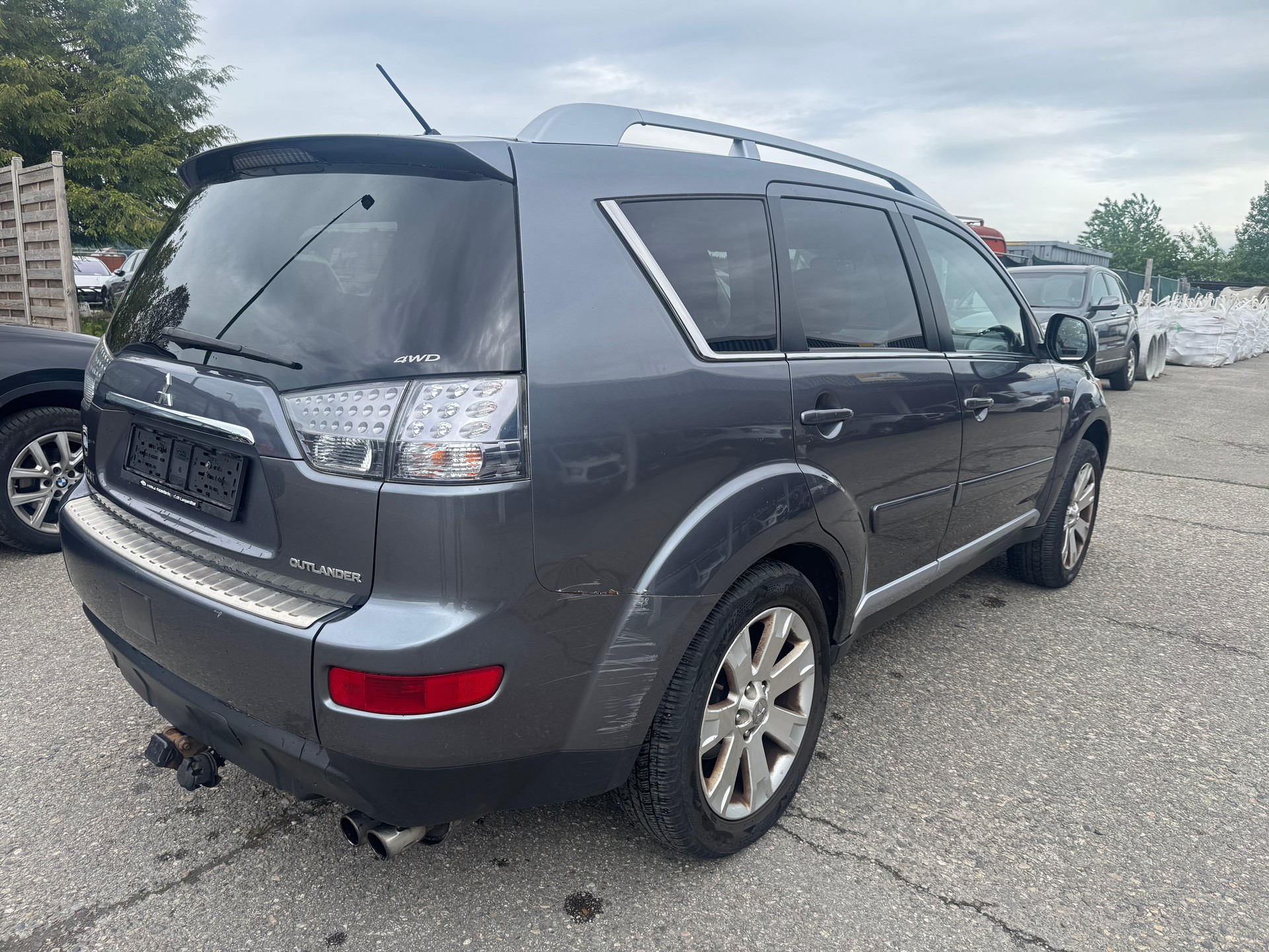 MITSUBISHI Outlander 2.2 DID Navigator 4WD-image-4