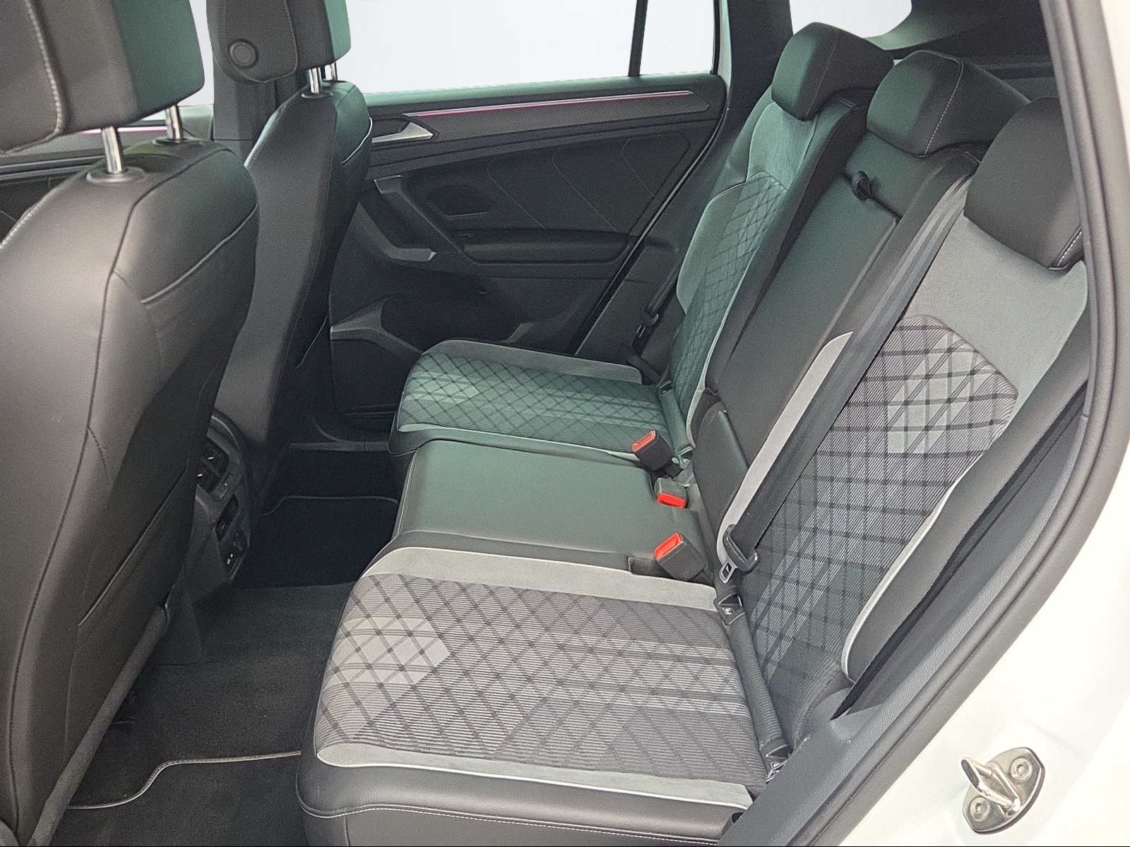 VW Tiguan 2.0 TDI SCR R-Line DSG (netto)-image-10