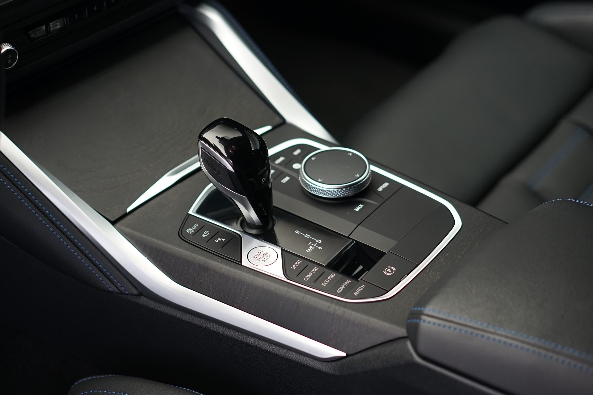 BMW M440i xDrive 48V Gran Coupé Steptronic *CH-Fahrzeug* *M Sportsitze* *Laser*-image-22