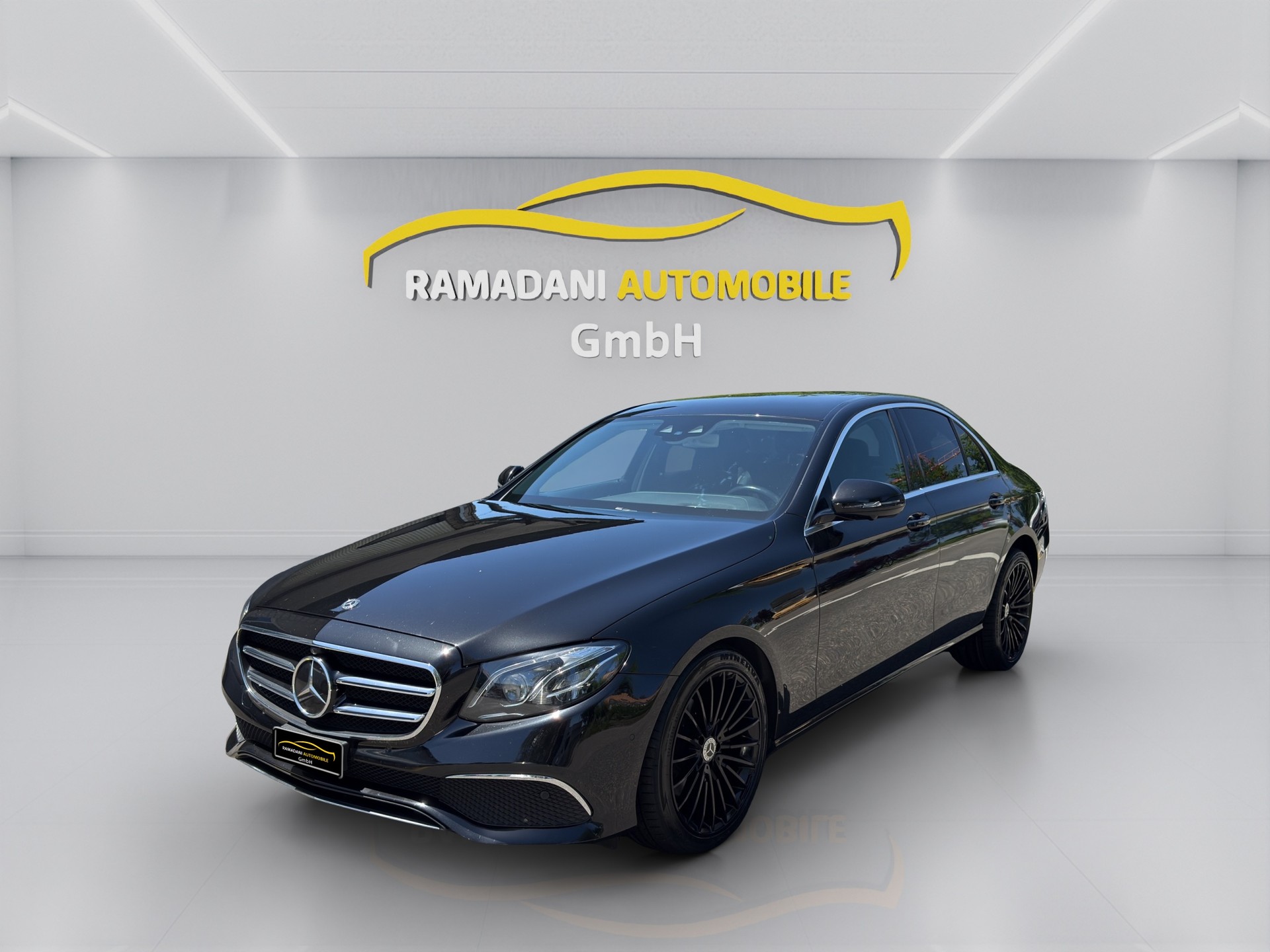 MERCEDES-BENZ E 220 d 4Matic 9G-Tronic-showroom-element-1