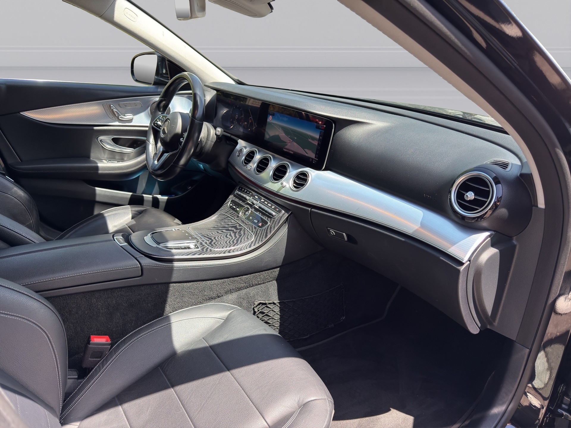 MERCEDES-BENZ E 220 d 4Matic 9G-Tronic-image-11