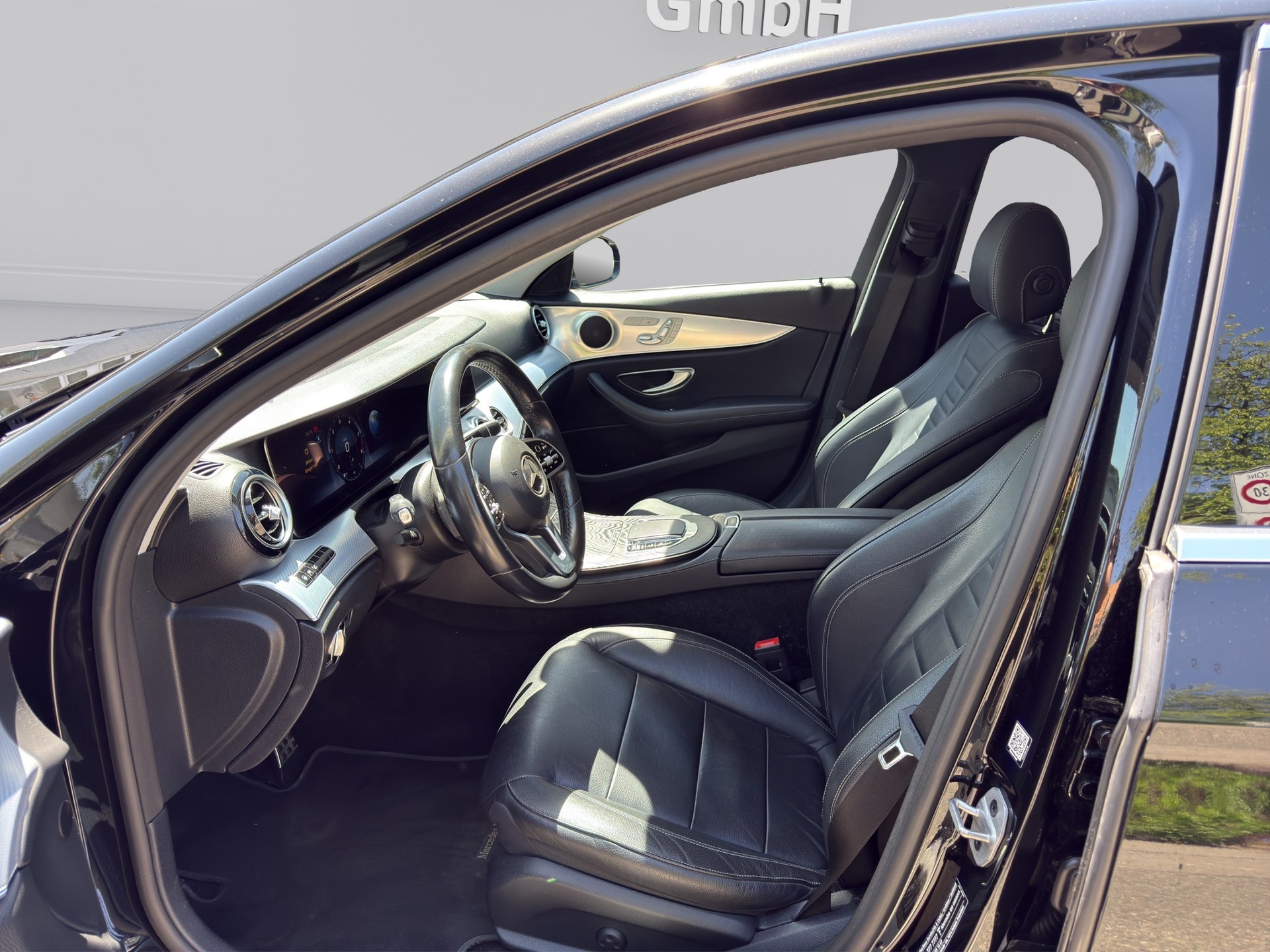 MERCEDES-BENZ E 220 d 4Matic 9G-Tronic-image-12