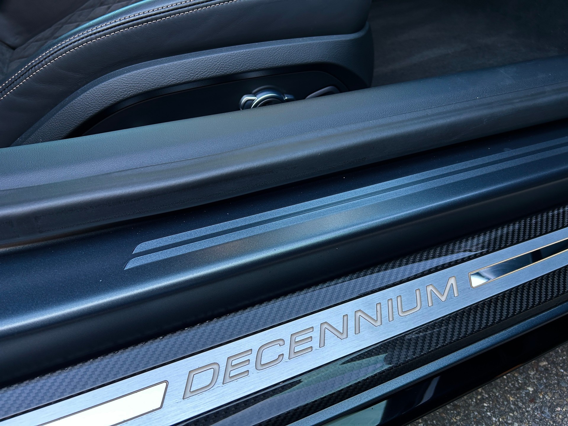 AUDI R8 Coupé performance S-Tronic Decennium Edition 005/222-showroom-element-3