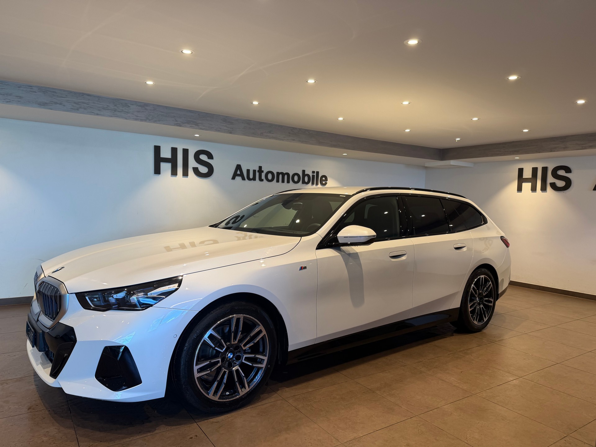 BMW 520d xDrive Touring-showroom-element-2