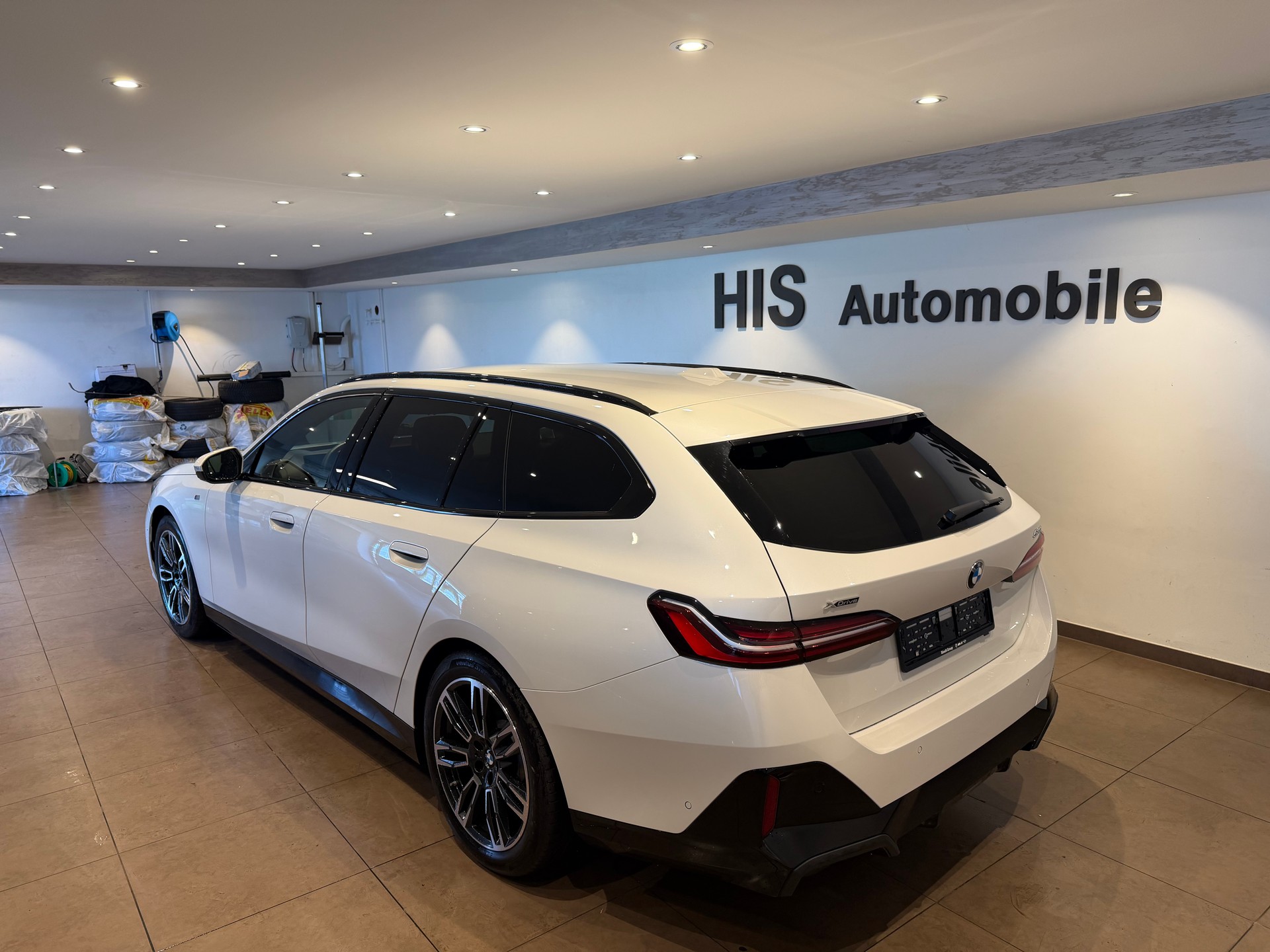 BMW 520d xDrive Touring-image-5