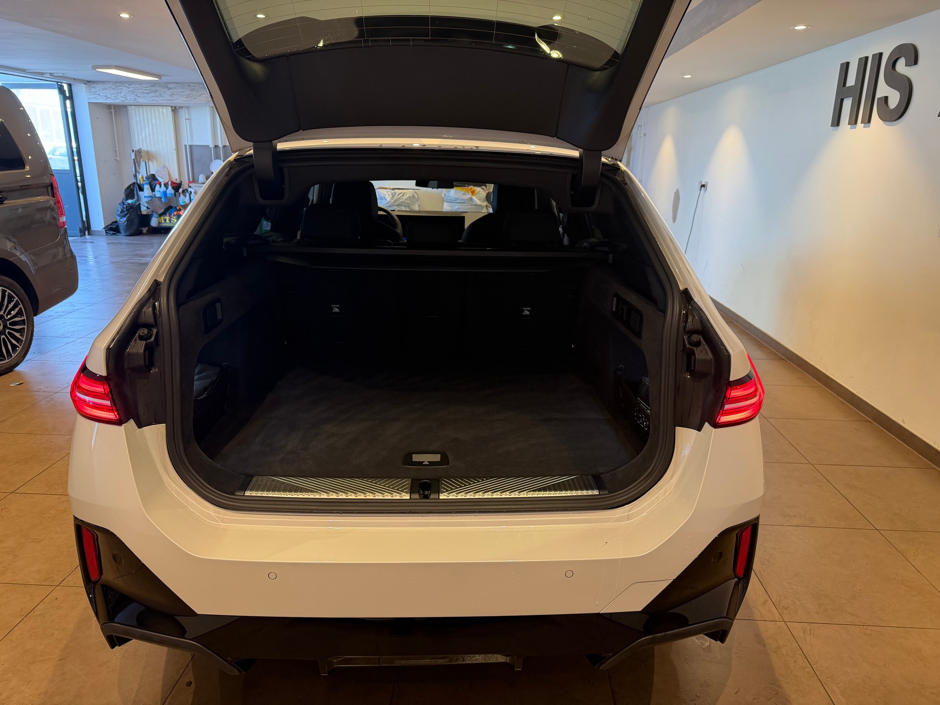 BMW 520d xDrive Touring-image-7