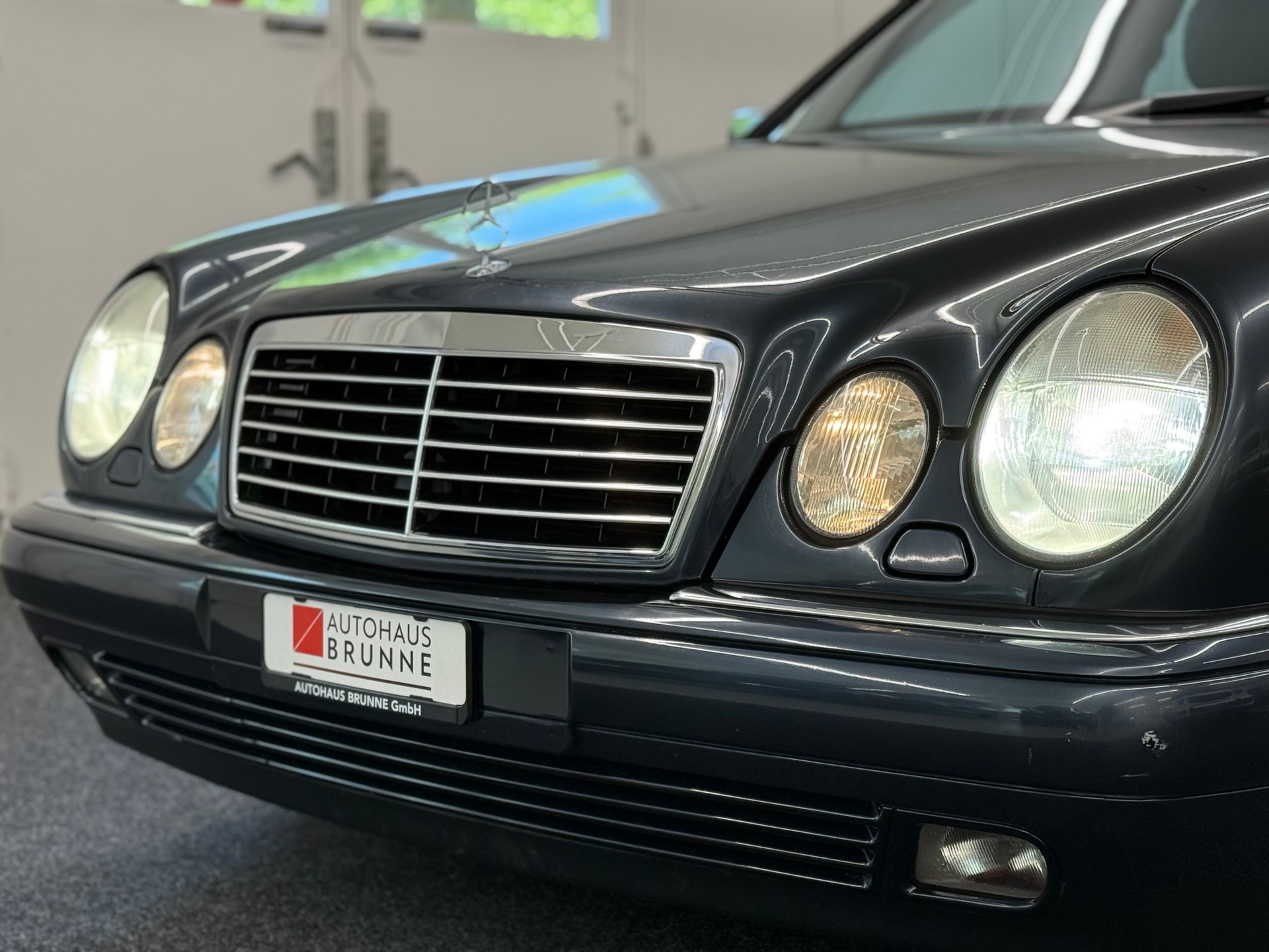 MERCEDES-BENZ E 230 Avantgarde-image-7