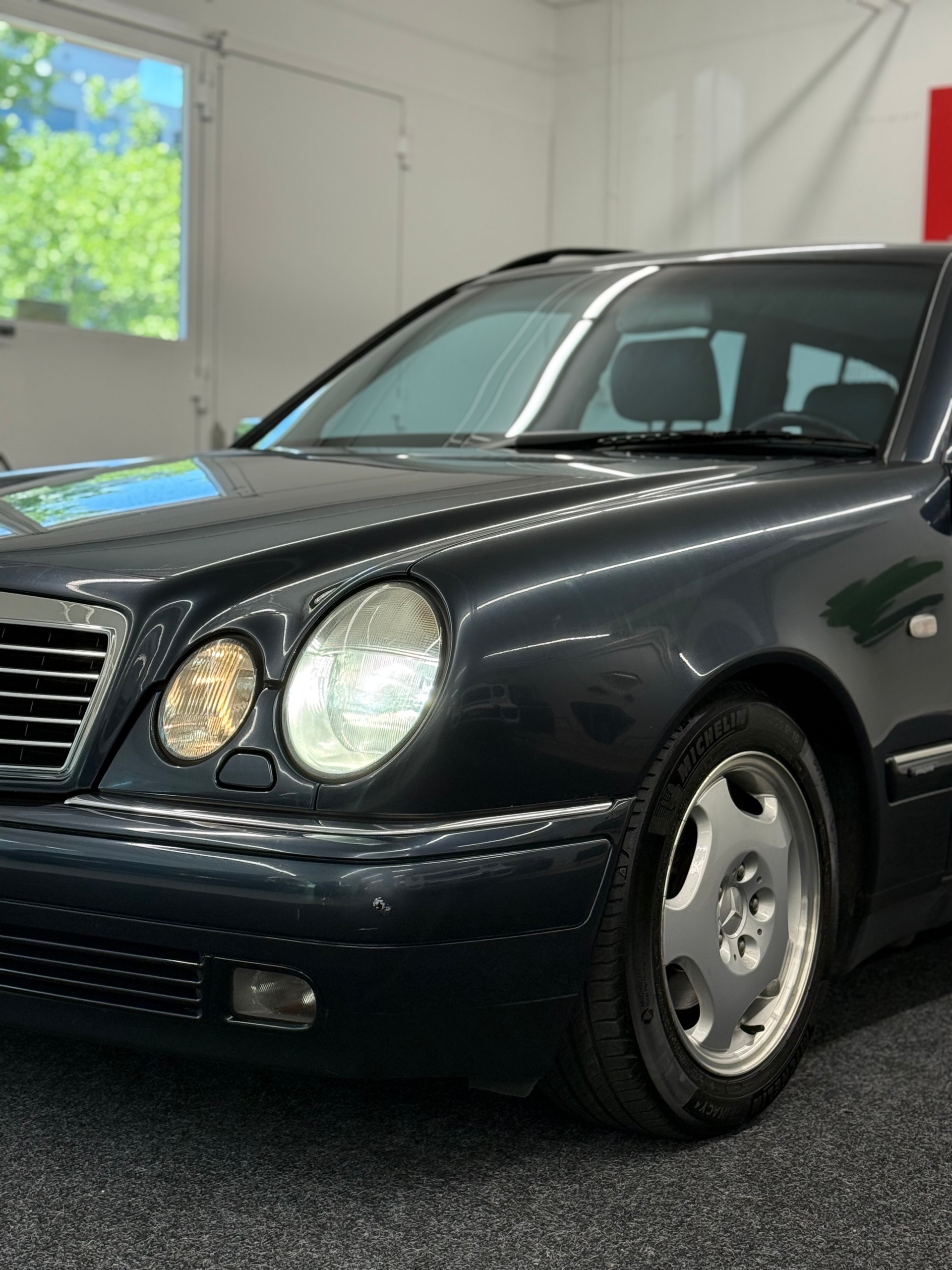 MERCEDES-BENZ E 230 Avantgarde-image-8