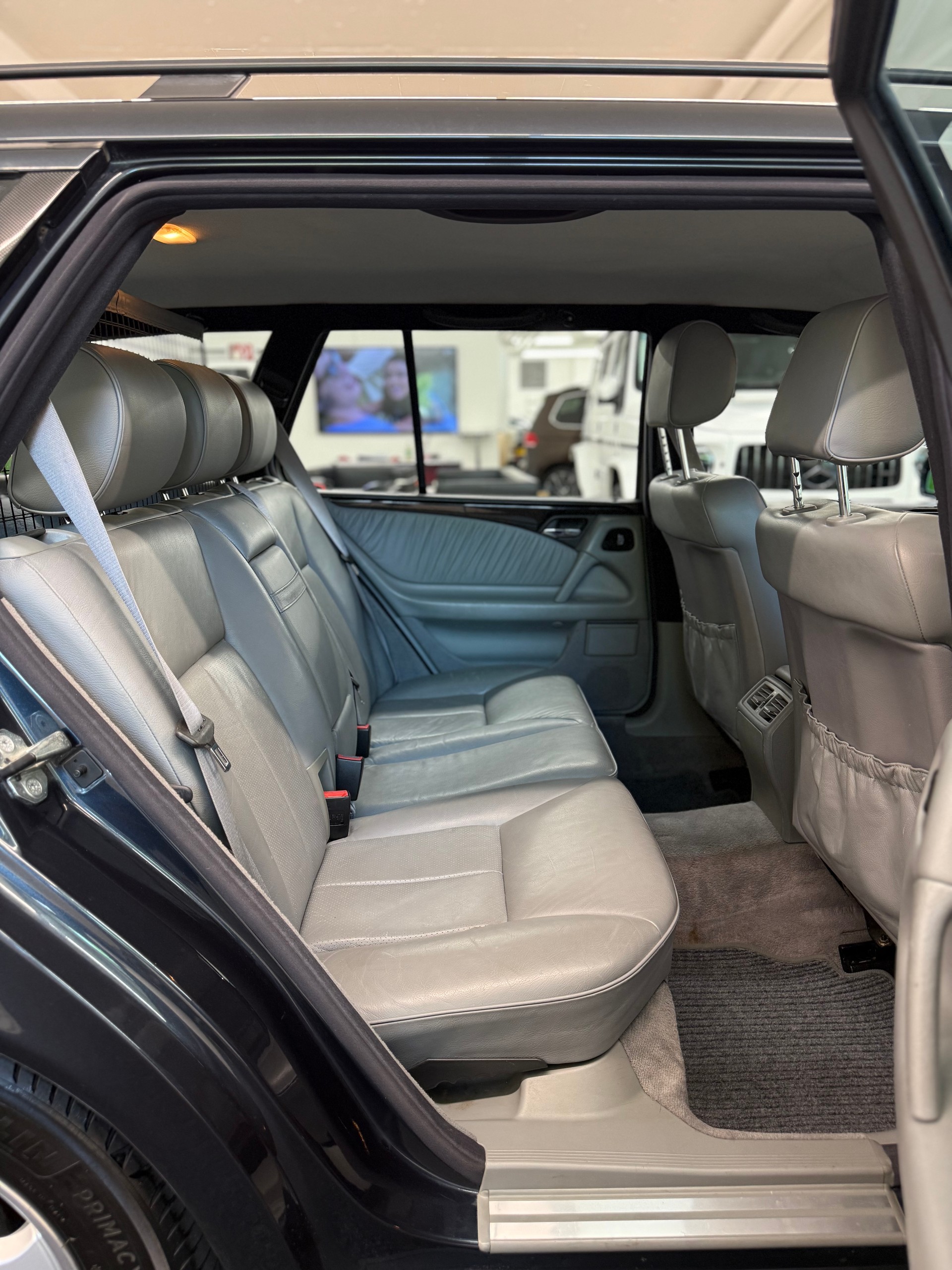 MERCEDES-BENZ E 230 Avantgarde-image-20