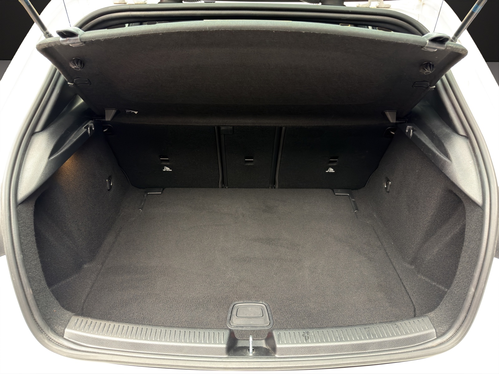 MERCEDES-BENZ A 220 AMG Line 4Matic-image-11